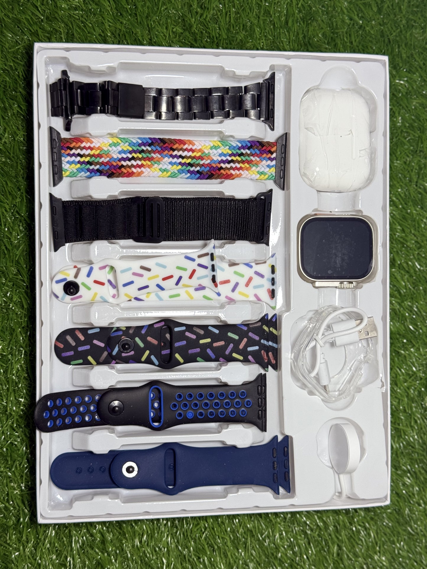 i20 10-in-1 Smartwatch with 7 Straps, Case and Buds